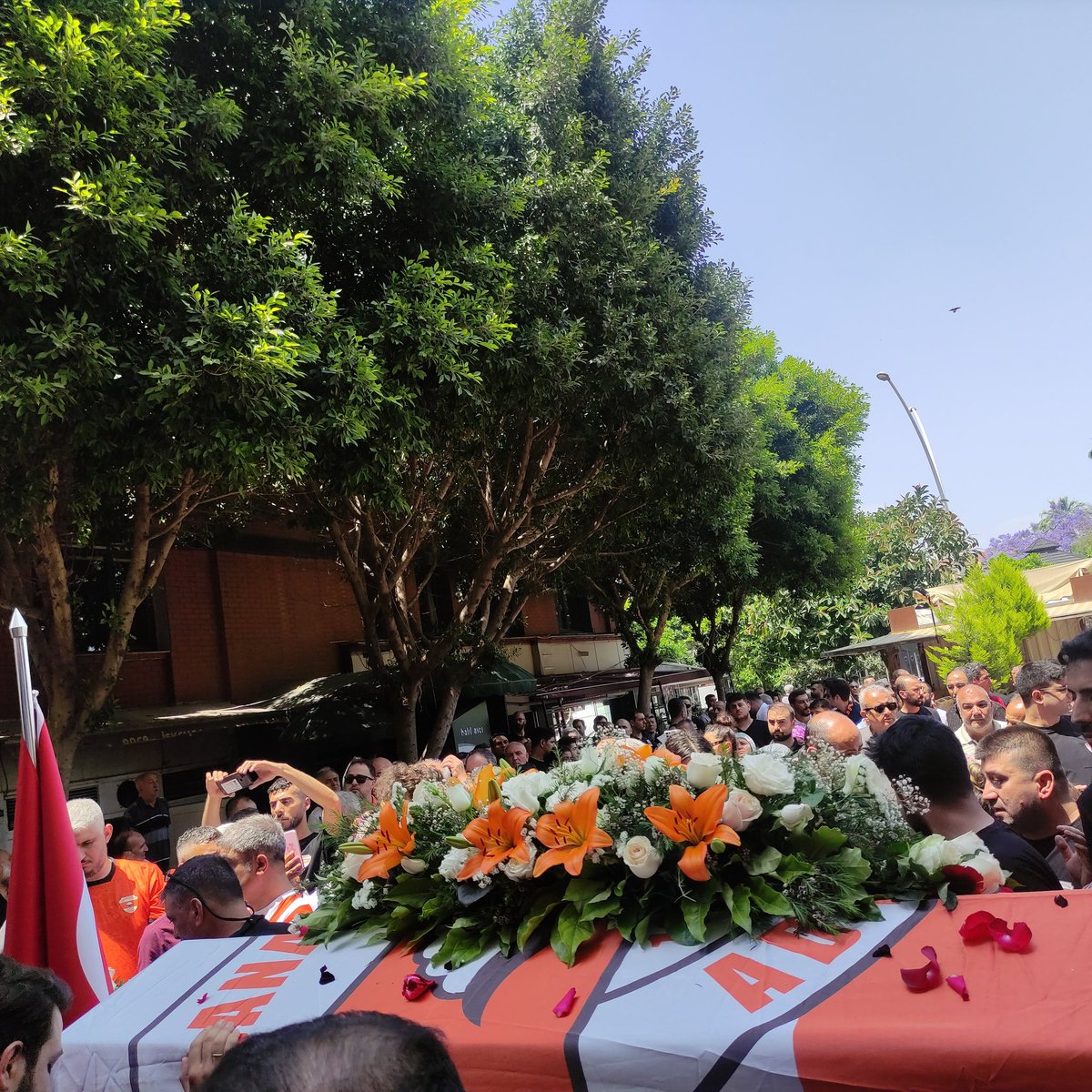 Tellideretayfa's tweet photo. Işıklar içinde uyu büyük başkan.
Başımız sağolsun https://t.co/t1Q6OarDra