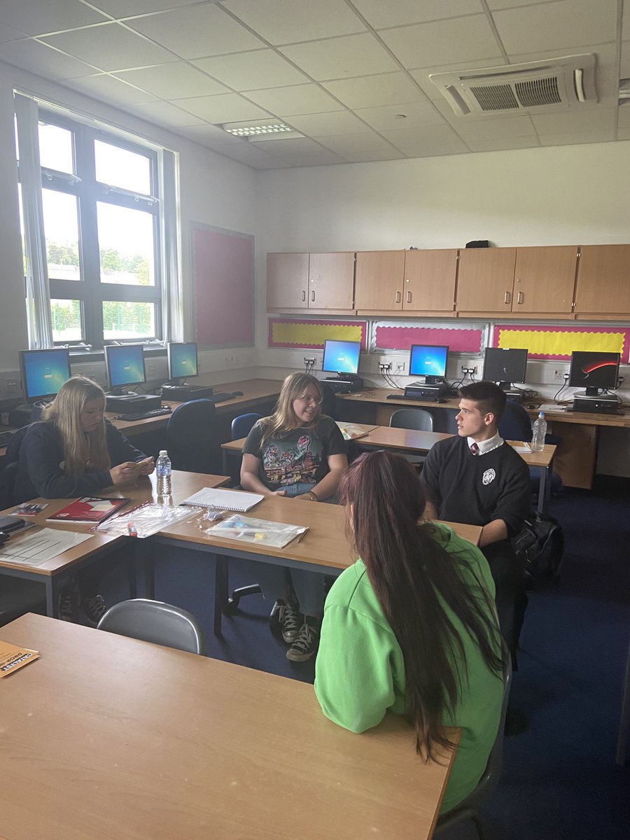 FalkirkHigh's tweet photo. Great to have @goyouthtrust present and engage with our S4 ‘Connect with Careers’ programme! Finding out about Team, mentoring, PX2 and summer activity programmes they offer #frameworkforlearning #promotethepathways #weareFHS https://t.co/wBAwpVrmiR