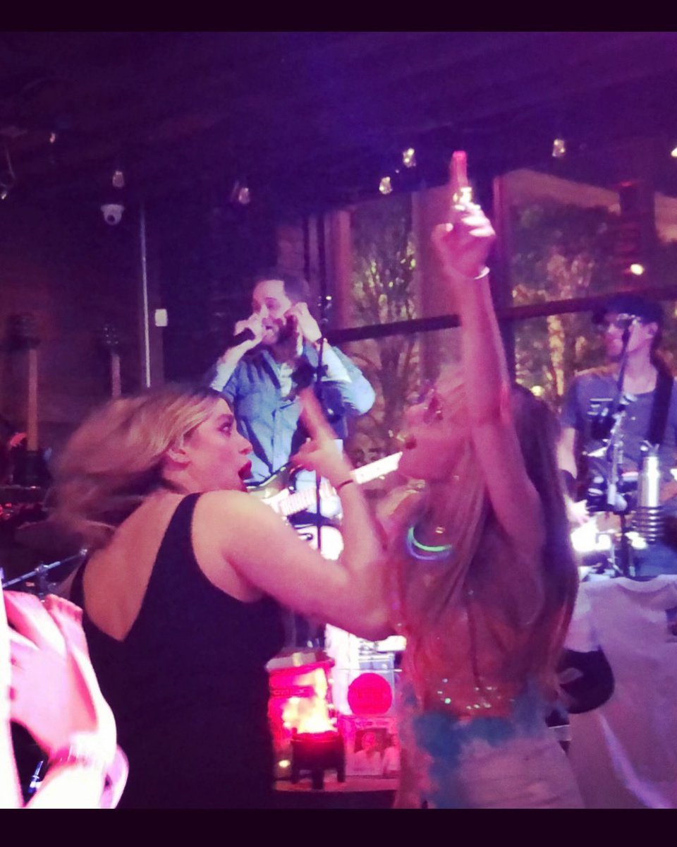 DouglasRiley302's tweet photo. It’s so much fun to see people genuinely enjoying the music😁🎸🤘 Good Morning☕️☀️ #douglasriley #douglasrileymusic #nashville #singersongwriter #countrysinger #countrymusic #independentartist #lowerbroadway #downtownnashville #livemusic #bigmachinerecords #bigmachinedistillery https://t.co/oIE6G5mVB4