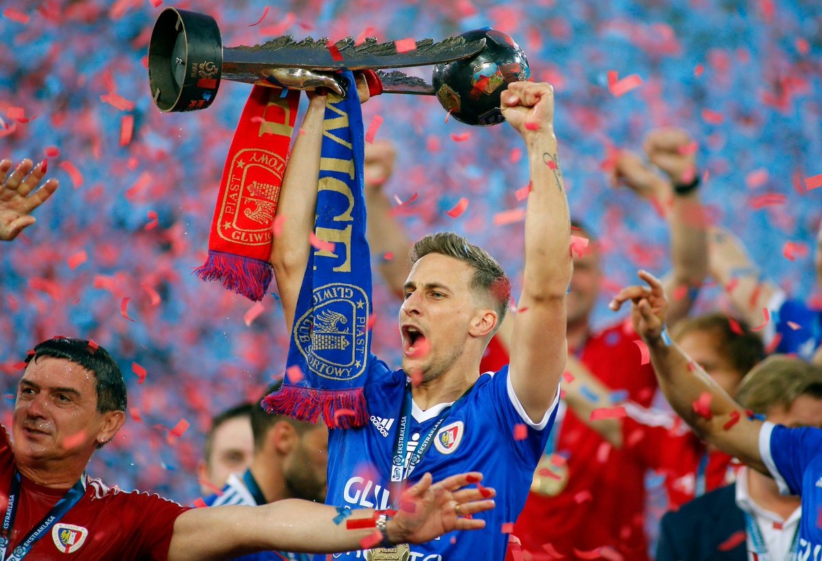 PiastGliwiceSA's tweet photo. Mistrz, wicemistrz Polski oraz zdobywca brązowego medalu obchodzi dzisiaj 35. urodziny! 🎉 🎂

Uros, życzymy wszystkiego najlepszego, dużo zdrowia i wielu sukcesów w życiu zawodowym i prywatnym! 🥳 https://t.co/EKsVv6FJBt