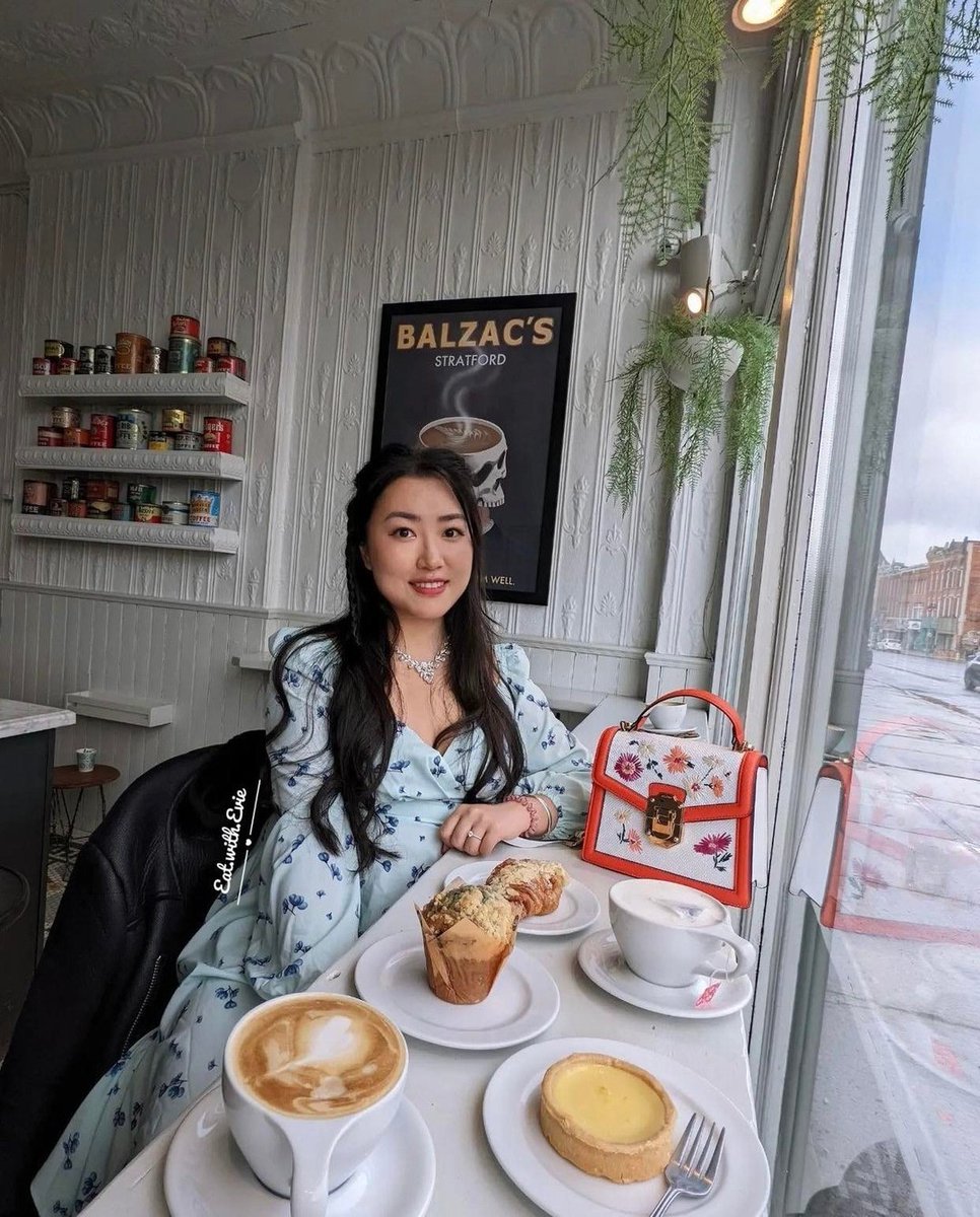 Our very first Balzac's location has a great vibe. If you're in Stratford, come say hello! It's the perfect spot to enjoy your favourite brew or a refreshing drink—with a sweet treat, of course. #cafe #coffeeshop #greatvibes

📷 <a href="/eat/">eat</a>.with.evie