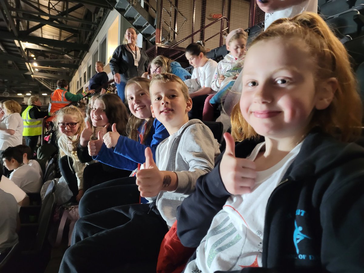 Shadeyear21's tweet photo. The choir have arrived! @shadeprimary1 @ShadeMrsSut #YoungVoices2022 https://t.co/WJljvusfXm