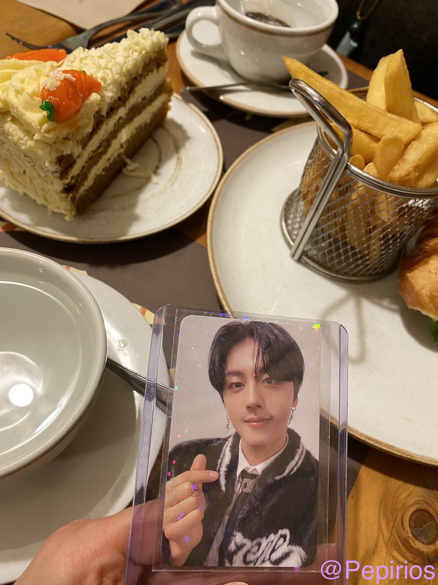 Pepirios's tweet photo. Bin salió a comer algo rico 🫢♥️🐰 #YOUNGBIN 
#FantasyPCday #SF9 #FANTASY #에스에프나인 
@SF9official https://t.co/6O2kI07P9k