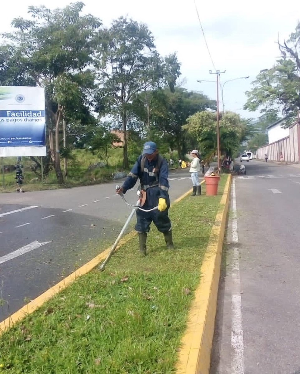 Ayacucho Limpio 🟢🔴🟡

Seguimos trabajando por la Transformación del Municipio, con todo nuestro equipo mantenemos en optimas condiciones los espacios públicos 🙌🏻 

#SiSePuede.