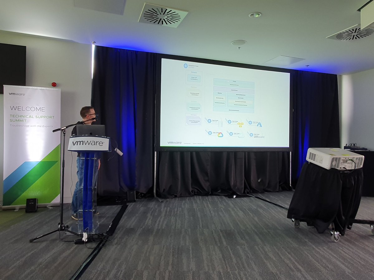 RuurdBakker82's tweet photo. First breakout session of this afternoon. Kicking off with TKG! #vtechsummit22 https://t.co/rM6V4xOzkI