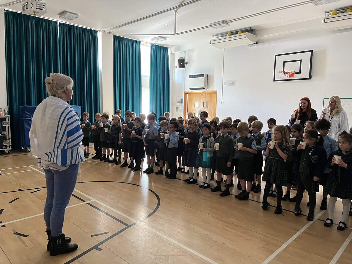 RPPS_LowerS's tweet image. Last week Year 1 were very lucky to be visited by a rabbi to teach us about Judaism and the Shabbat celebration (don’t worry it was grape juice not wine!) #religiouseducation #challahbread