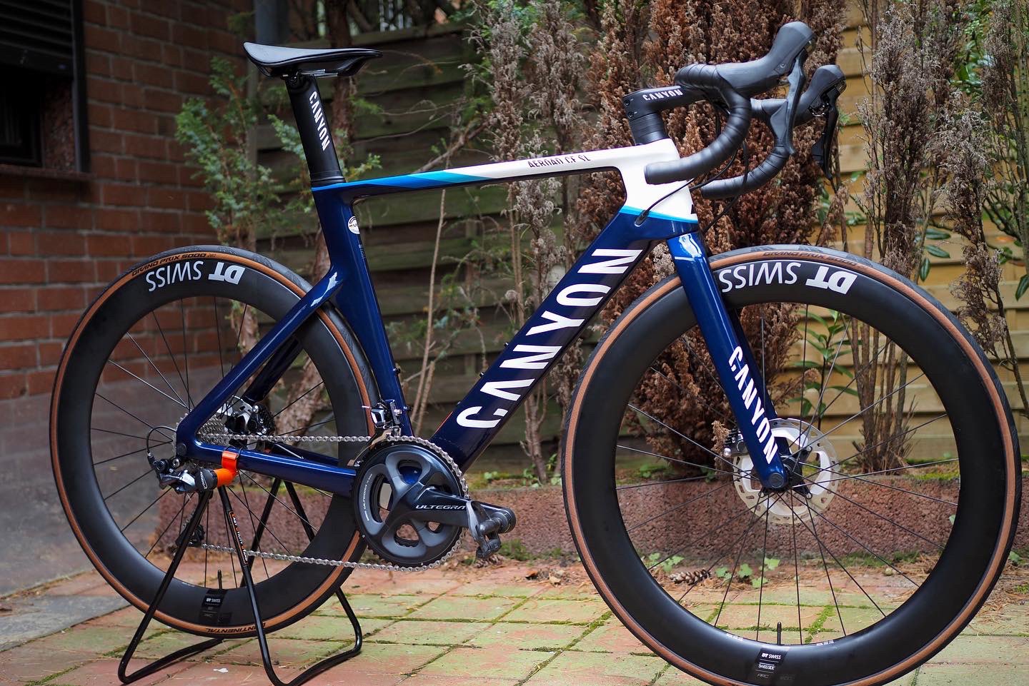 CANYON Aeroad CF SL 8 手渡しのみ - 自転車本体 CANYON Aeroad CF SL 8 手渡しのみ - 自転車本体