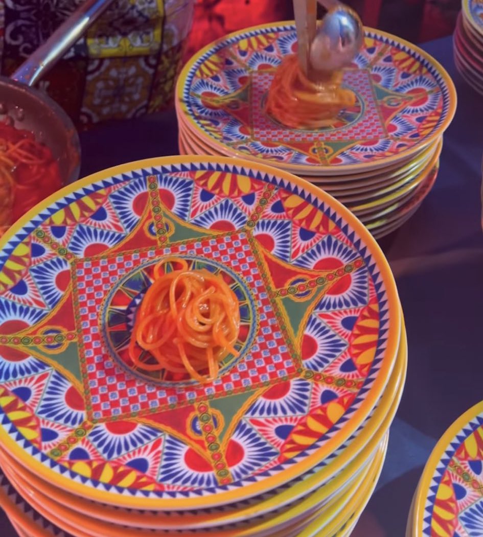 the pasta portion size at kourtney kardashian’s wedding is the one of the saddest things i’ve ever seen