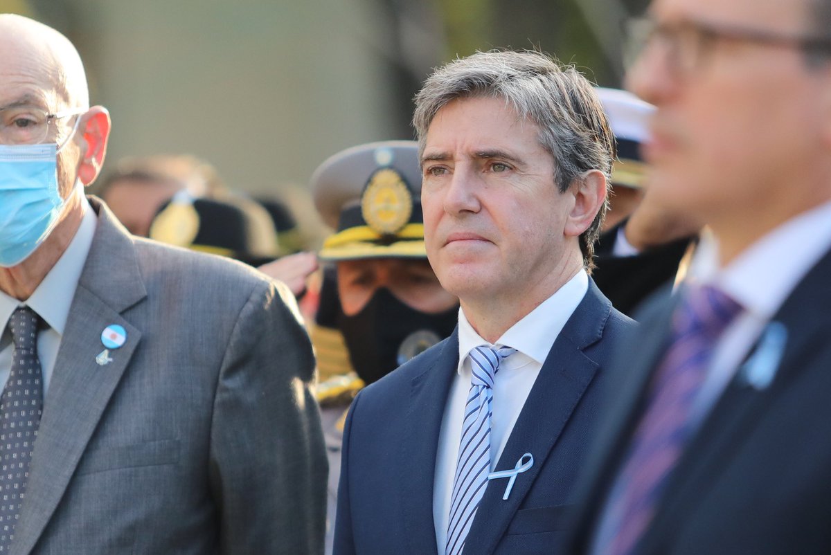 EduardoHardoy's tweet photo. Hace 212 años, con la creación de la primera Junta de Gobierno presidida por Cornelio Saavedra, #Argentina afirmaba su autodeterminación soberana 🇦🇷

Honramos el valor de los patriotas en el acto encabezado por el gobernador, @gustavovaldesok, en la plaza 25 de Mayo de #Capital. https://t.co/ampC8KQTLF
