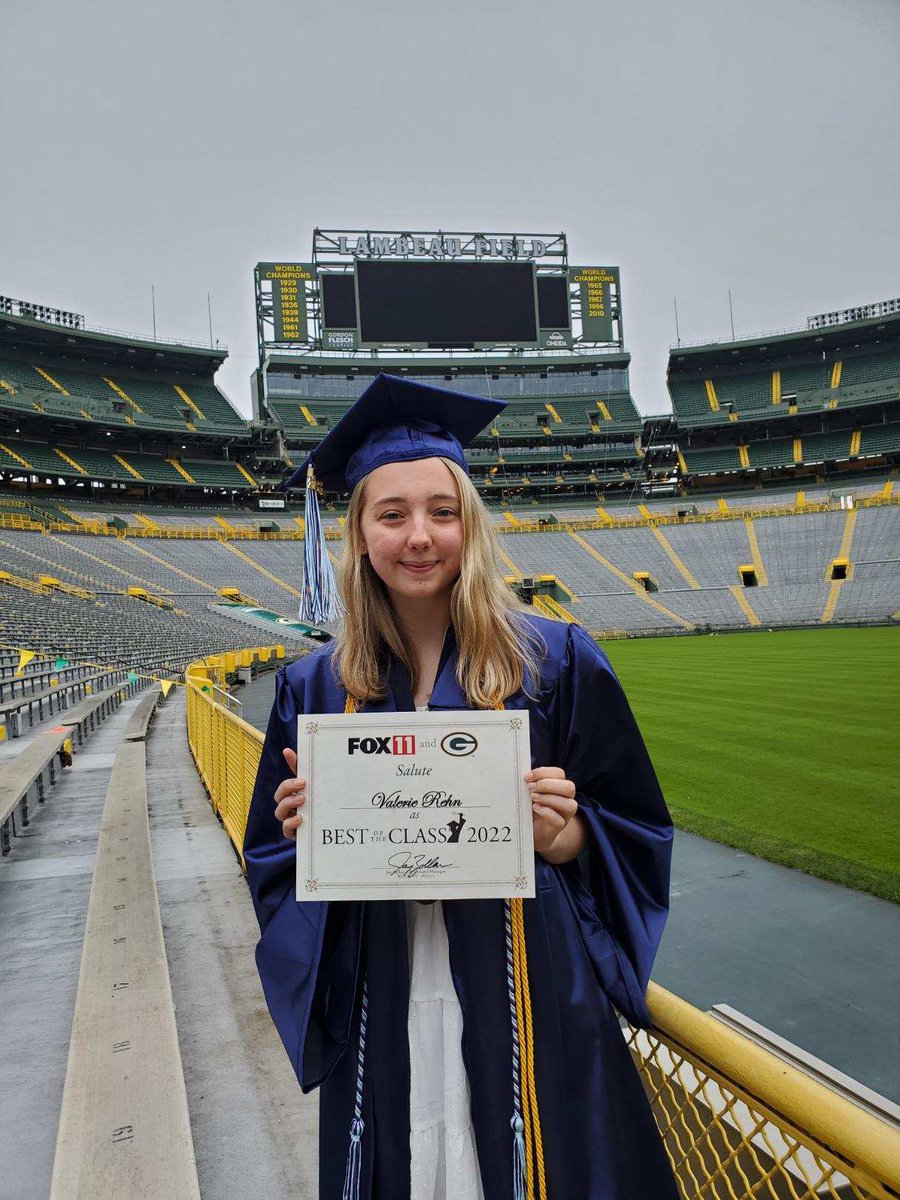 valerierehn's tweet photo. Best of the Class celebration at Lambeau Field!! @BayPortHS @HSSD #botc22 https://t.co/Ib79SvIOpa