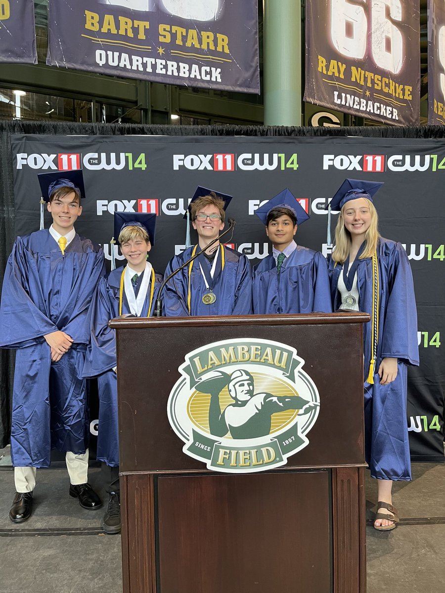 valerierehn's tweet photo. Best of the Class celebration at Lambeau Field!! @BayPortHS @HSSD #botc22 https://t.co/Ib79SvIOpa
