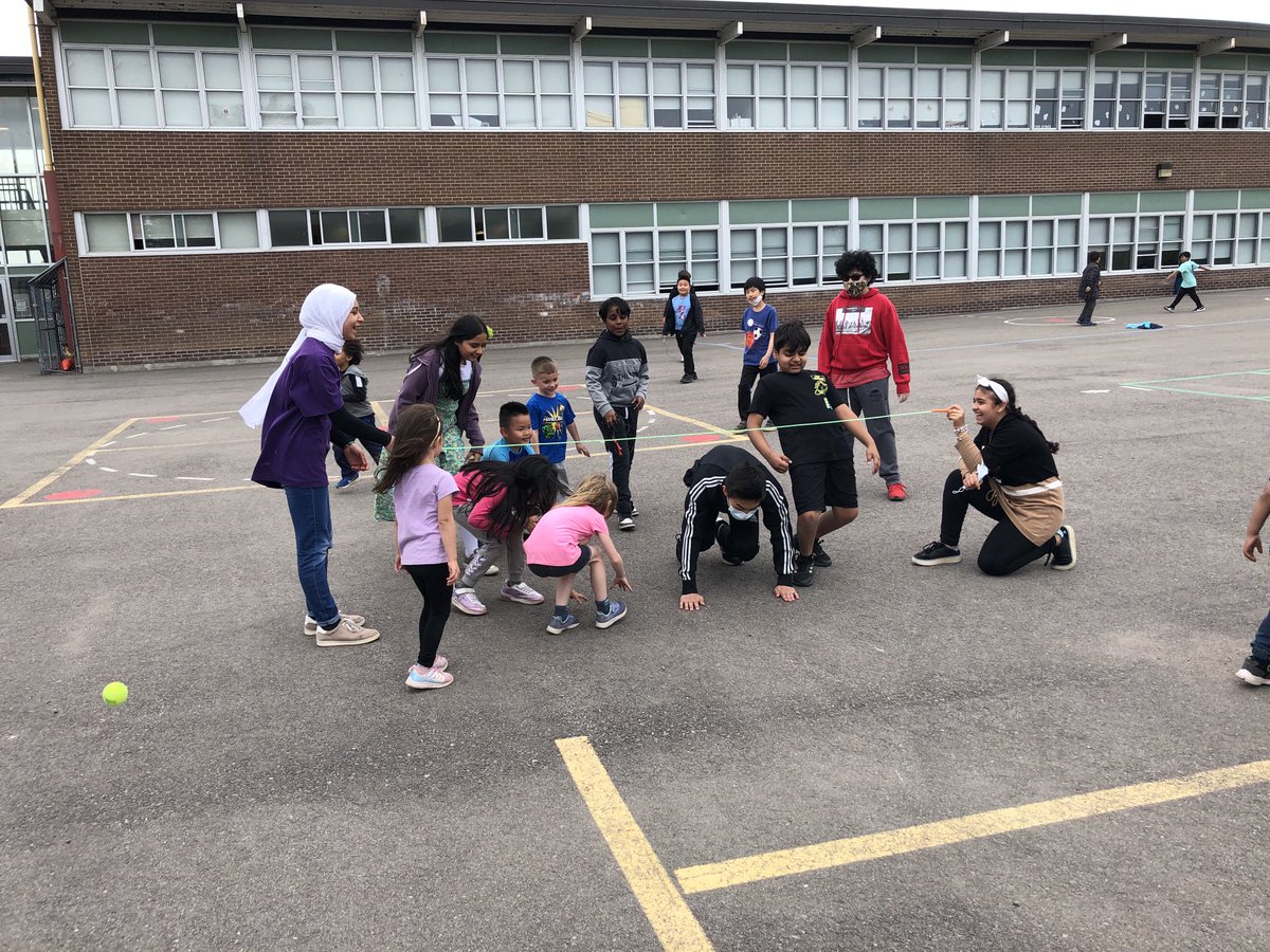 Gr6 &amp; K ⁦<a href="/springfieldsch/">Springfield PS</a>⁩ Ss are reading buddies and play buddies. Let’s learn how to read and play together!! ⁦<a href="/PeelSchools/">Peel District School Board</a>⁩
