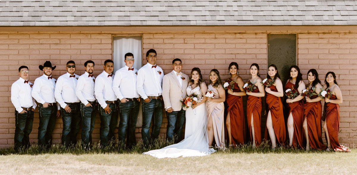 corral_chasity's tweet photo. Love my amigos😝 https://t.co/seVJG4MhA1