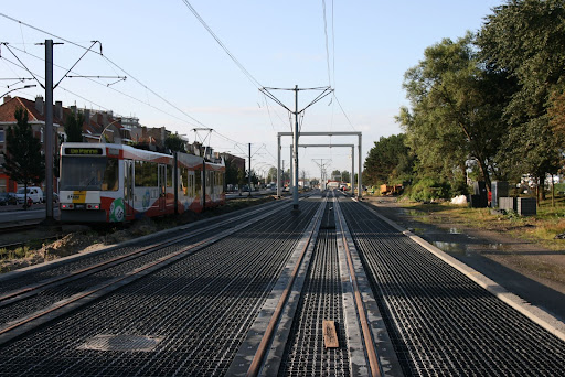 In the right place, alongside a green field or in a city centre, an #Ecoraster paver base can give you the best of both worlds.
Let us help you find the perfect #permeablepaving solution.