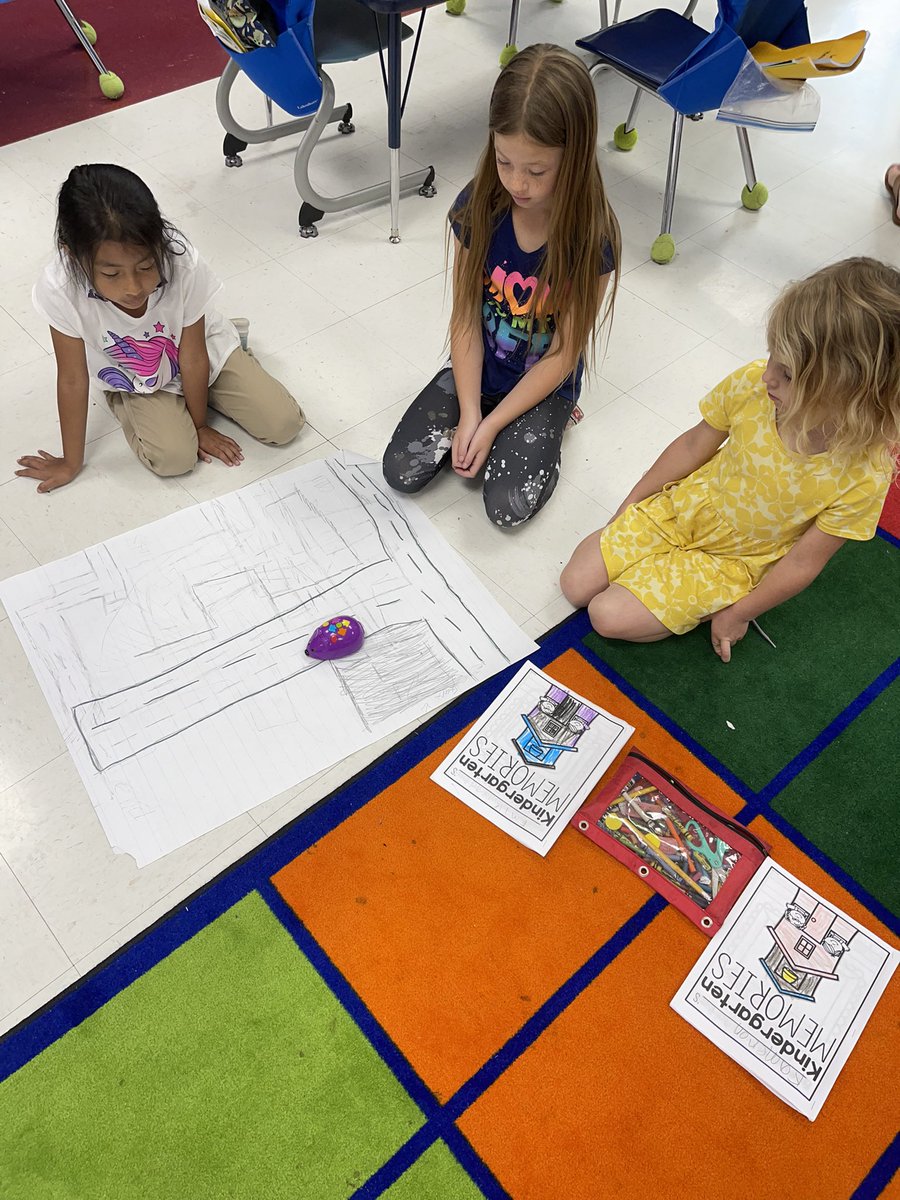mclearyeducator's tweet image. We had so much fun teaching our kindergarten friends about coding and bugs, another exciting day at LES! #coding #codeandgomouse #stream #leaders @msnneighborhood @brunscoschools @GirlsWhoCode
