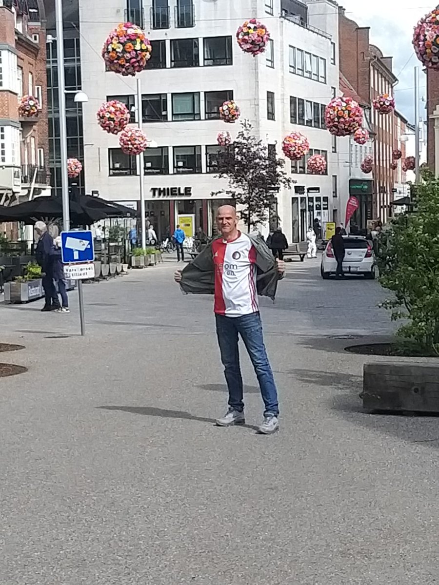 knuijver's tweet image. Lekker relaxed in #Møldrup #Denemarken de wedstrijd van het jaar kijken....geen zenuwen, spanning of wat dan ook #romfey #ConferenceLeagueFinal