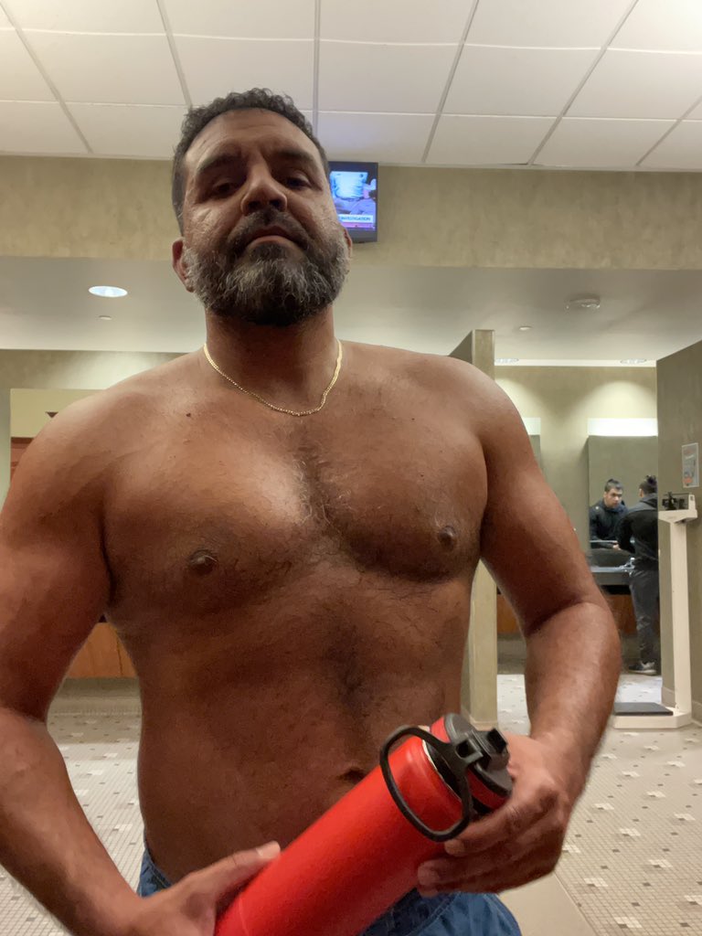 sacky_sack's tweet photo. Amazing chest pump earlier this morning. #workout #gym #gay https://t.co/m5PFgIcLs4