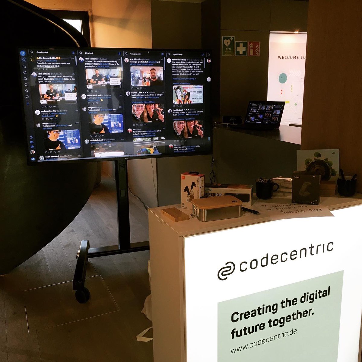 ITKnowledgeBnk's tweet image. Today we are at the @HackerX event at @Codecentric. 

#events #itknowledgebank #codecentric #hackerx #hiring