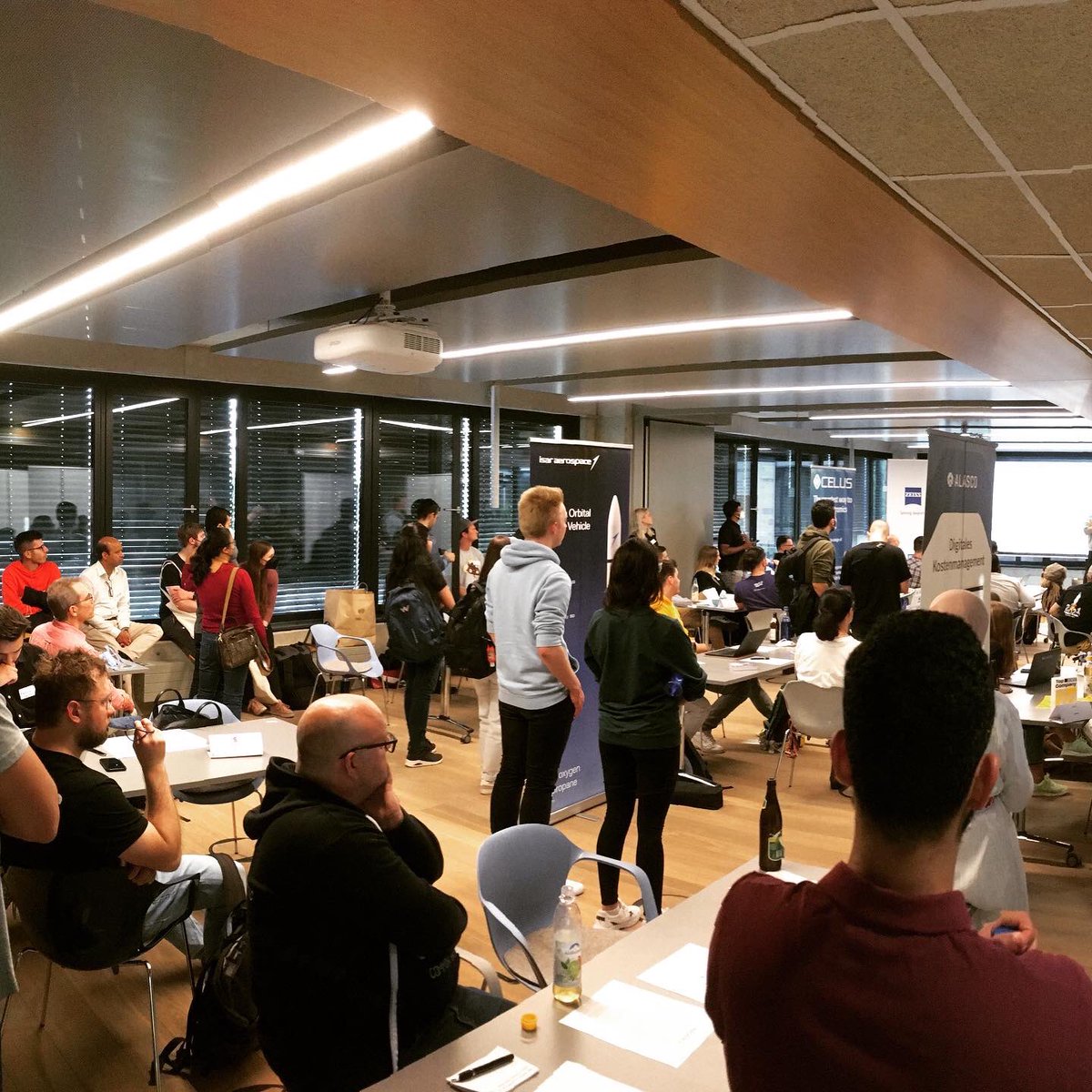 ITKnowledgeBnk's tweet image. Today we are at the @HackerX event at @Codecentric. 

#events #itknowledgebank #codecentric #hackerx #hiring