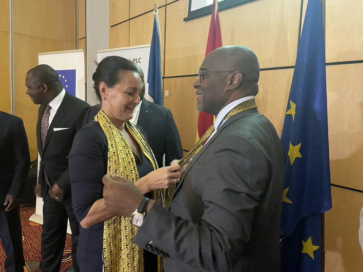 CottetChris's tweet photo. When the French Ambassador @annesophieave is adjusting the @GCBBankPLC colored tie of @AFD_France #Africa department Director @CYoka_AFD. One nice moment among many of the signature ceremony of #SUNREF credit line of today. More tweets coming! https://t.co/QUxXtInZo0