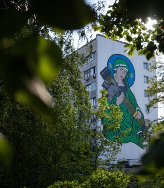 Ukrainian World Congress The City Of Kyiv Completed A St Javelin Mural Portraying A Madonna Like Woman With A Javelin Anti Tank Missile Which Ua Defenders Widely Use Against The Ru