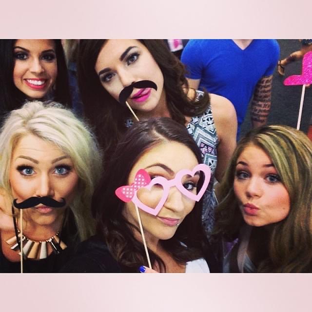 Look at this crew! <a href="/Laura88Lee/">Laura Lee</a> <a href="/BlissfulBrii_/">Bri</a> <a href="/Taylor__Bee/">Taylor Bee</a> +Jen! #beautyconnyc