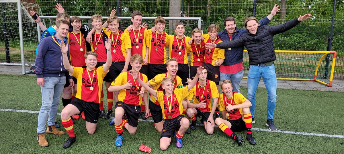 Nog een kampioen. STEVO JO17-2 na 5-1 winst op VMC JO17-1.
GEFELICITEERD!!