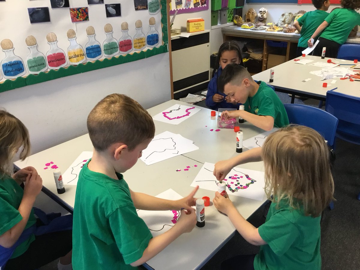 GilberdykeRocks's tweet photo. House fun with Horse Chestnut π¬π§#queensplatinumjubilee #GPScommunity https://t.co/N8IzyZJMpQ