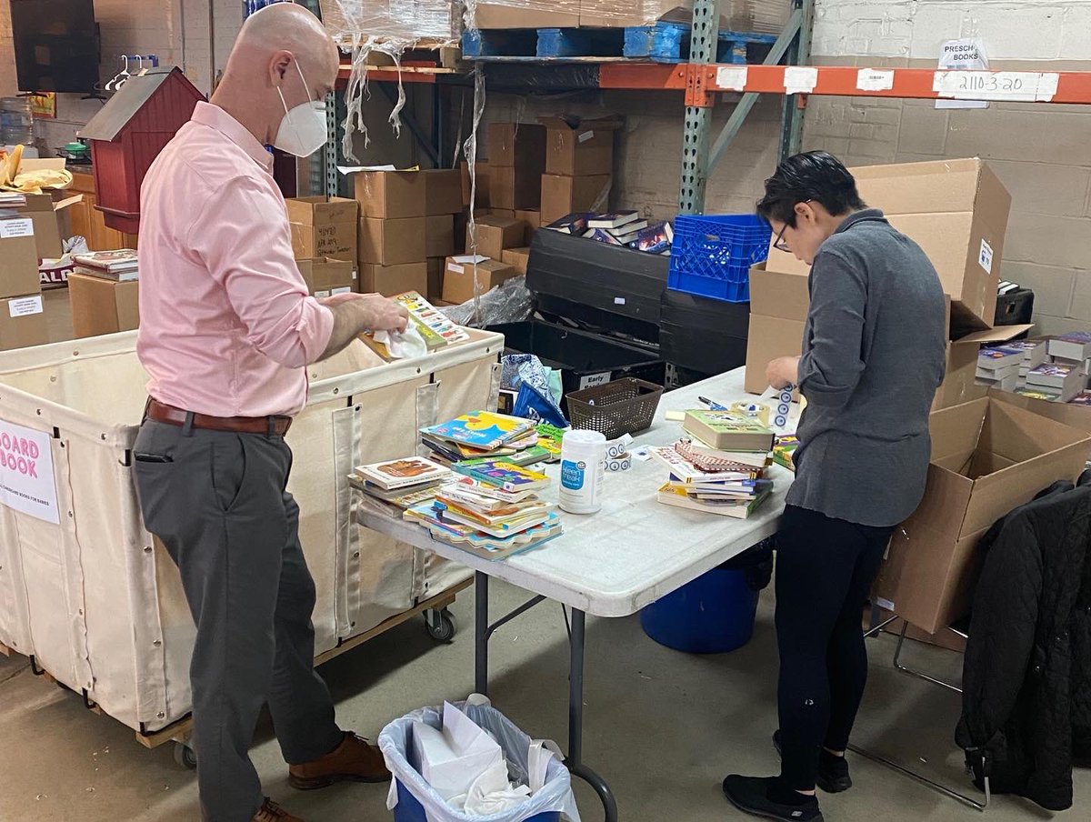 MidTownCleInc's tweet photo. We enjoyed volunteering at @kidsbookbank today! Our staff helped sort and organize the books they received through generous donations! 

#mtc #midtown #midtowncle #midtowncleveland #ohio #kidsbooks #kidsbookstagram #Cleveland #cel #clevelandohio #books #BookTwitter https://t.co/VjpmZNzxSV