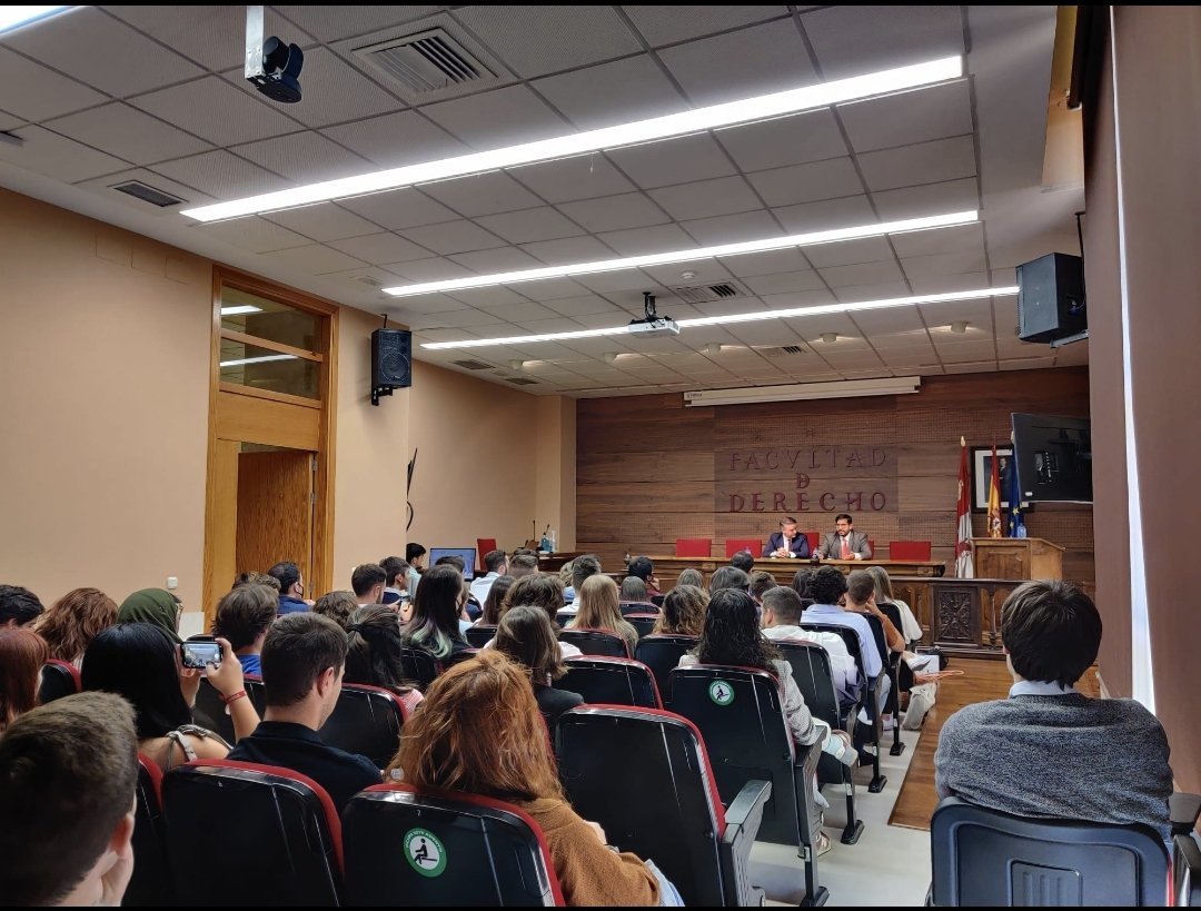 Agradecemos a Iván Redondo (<a href="/thewarroomblog/">Iván Redondo</a>) haber compartido con nosotros esta tarde su experiencia y conocimientos en consultoría política. También agradecemos a nuestros estudiantes y profesores su interés en todas las actividades del módulo. Muchas gracias. <a href="/usal/">Universidad de Salamanca</a>