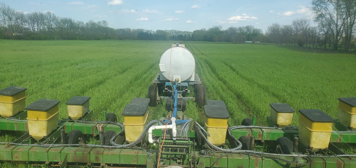 RonHans32216618's tweet photo. @TZimmermanfarms I couldn't agree more, able to plant through very wet areas. Also helping to pull some of the moisture out.   Planting twin 60s with an old converted 7000 and running  compost tea on the seed. https://t.co/Vv0PbJAo9s