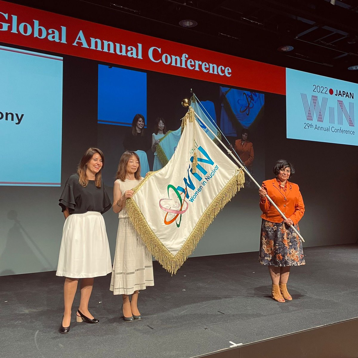 #Today at the #WiNConference2022 he had the Flag Ceremony, in which our amazing 2022 hosts <a href="/win_japan_org/">WiN-Japan</a> 🇯🇵 transferred the flag to WiN Egypt 🇪🇬 hour host for 2023👏

An exciting moment as we are approaching the final moments of our #WiNAnnualConference 
⚛️🌎🚺