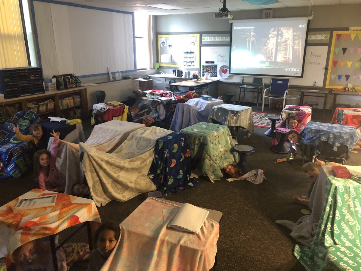 What a fun day in 2nd grade. Mayor Brenton came by for a visit and it’s camp out day! ⁦<a href="/RVRoadrunner/">Ridgeview Elementary</a>⁩ ⁦<a href="/LIBERTYSCHOOLS/">LPS53</a>⁩