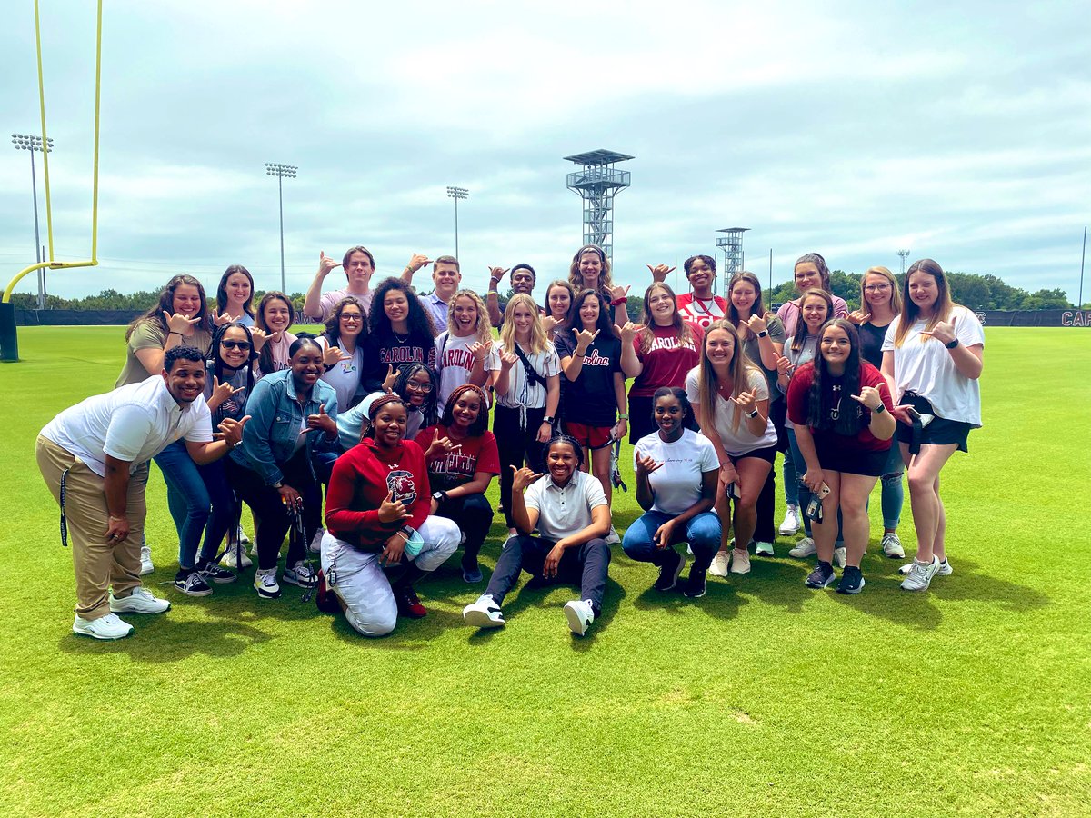 UofSC_AT's tweet photo. Welcome home! 🤙

Today, we had our new 1st year Class of 2024 professional AT cohort on campus. 👋 

The #Magnificent30 had a full day of program orientation before they start cadaver anatomy! 🩻 

#GamecockAT 🐔 https://t.co/yjmE953Jvm