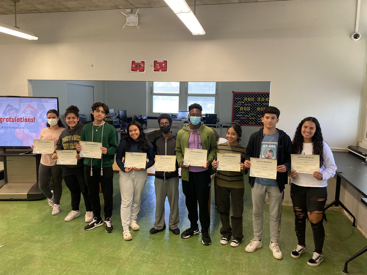 Congratulations to the 2021-2022 World Languages Award recipients!@WHS_MmeWilliams <a href="/YamillieRivera/">Millie Rivera</a> <a href="/WHSBarronPride/">Woodbridge Barrons 🇺🇸</a> @WHSLottmann
