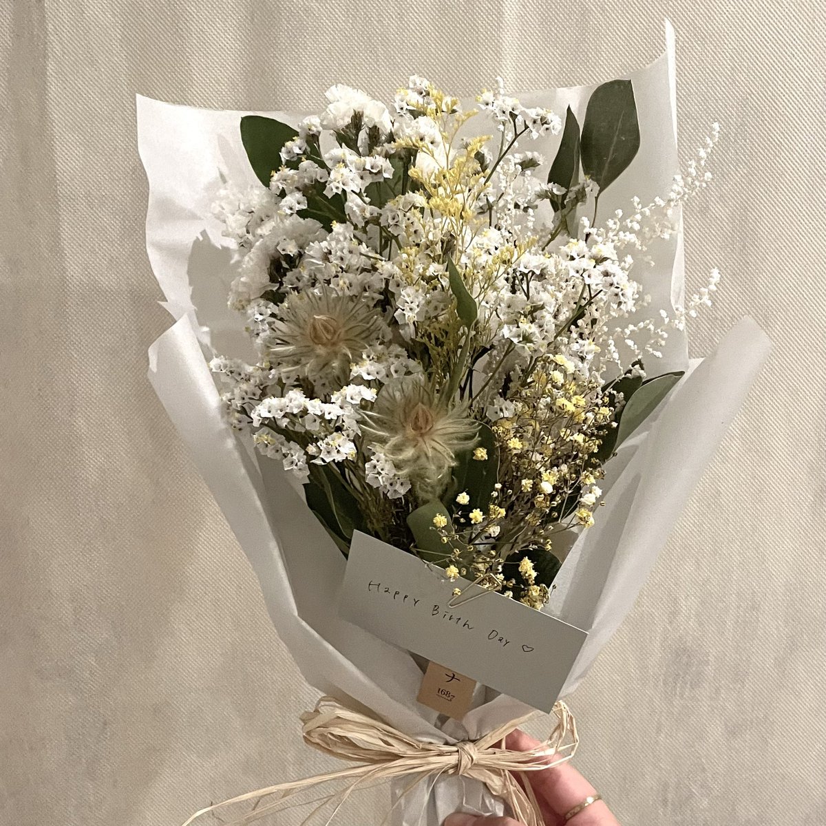 eimr0_'s tweet photo. この時代にTwitterに毎日記録載せる女は良い女らしい、
ゆうか有難う✊🏻🍃
誕生日祝ってもらうの７回目 https://t.co/LP1nO7yPKM