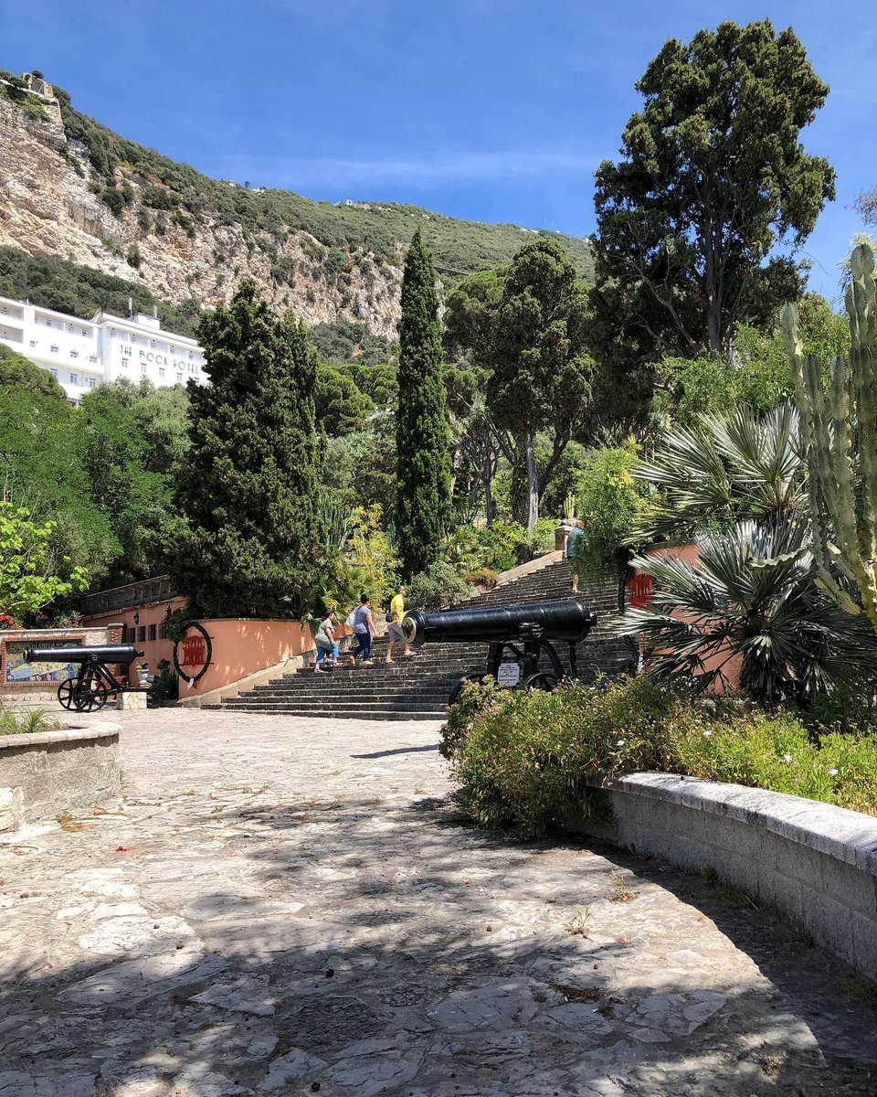 Entrance to the #AlamedaGardens with the fabulous Rock Hotel perched in the foothills. 

Book a summer getaway at mygibraltar.co.uk 

 📷 @mariogarcia431👌

#gibraltar #mygibraltar #visitibraltar #rockofgibraltar #rockhotelgibraltar #holiday #summerholidays #weekendbreak