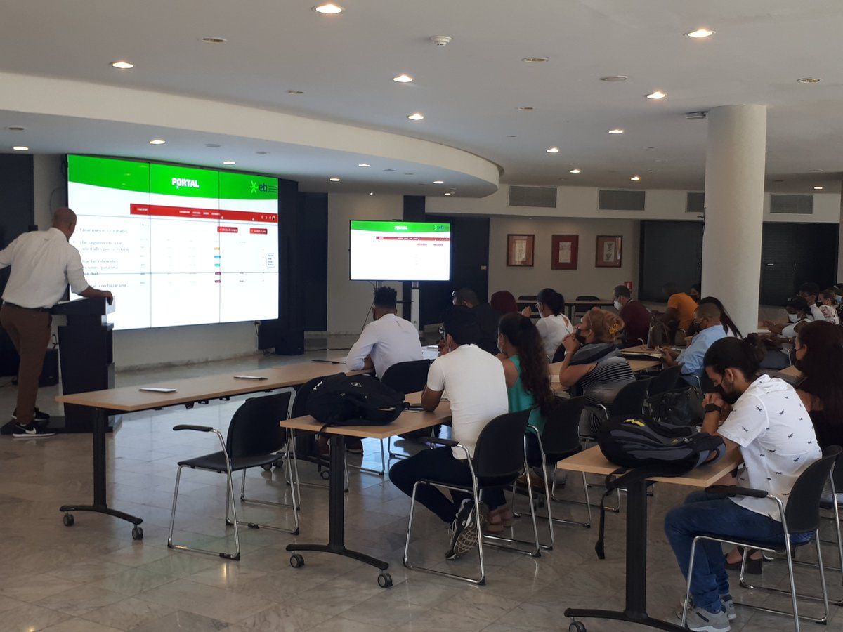 RaldelaNuezMor1's tweet photo. Solución informática #PortalCliente es presentada por el Ing Sedrick Arango; este software es una extensión de su oficina comercial con muchas ventajas y capacidad de integración con los sistemas empresariales @BioCubaFarma @EdMartBCF @MINCOMCuba https://t.co/PsWUZBi2Lh