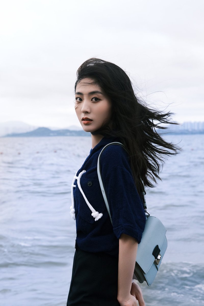 FairXingBr's tweet photo. [#FOTO] 2022.05.25 | Atualização do Studio Xing Fei no Weibo.

"Ouça o som das ondas do mar"

#邢菲 #XingFei #FairXing #FeiXing https://t.co/oJ8aavXe3j