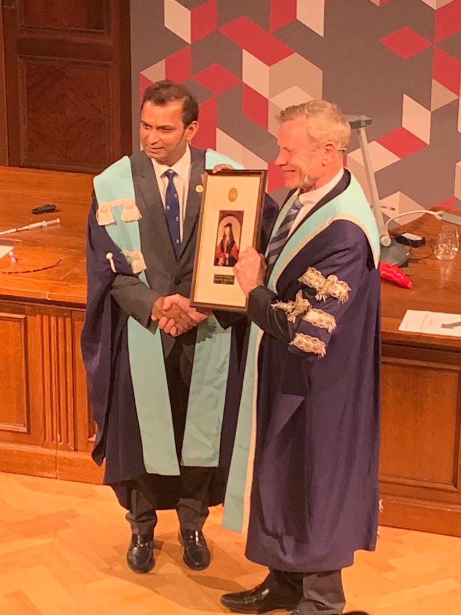 prokarurol's tweet image. An incredible evening celebrating translational research ⁦⁦@KingsCollegeLon⁩ ⁦@kingshealth⁩ &amp;amp; ⁦@UCLIoN⁩ on the science underpinning #overactivebladders and #botox injections

In the iconic theatre ⁦@Ri_Science⁩ 

King James IV lecture ⁦⁦@RCSEd⁩