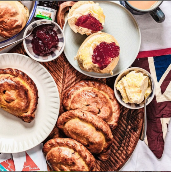 Have you stocked up for the Jubilee weekend? The @Tasteofthewest range @ocado includes clotted cream, pasties, cider and ales - all from South West England. @TrewithenDairy @Chunk_of_Devon @PerrysCider @Happybutterghee @ArkellsBrewery ocado.com