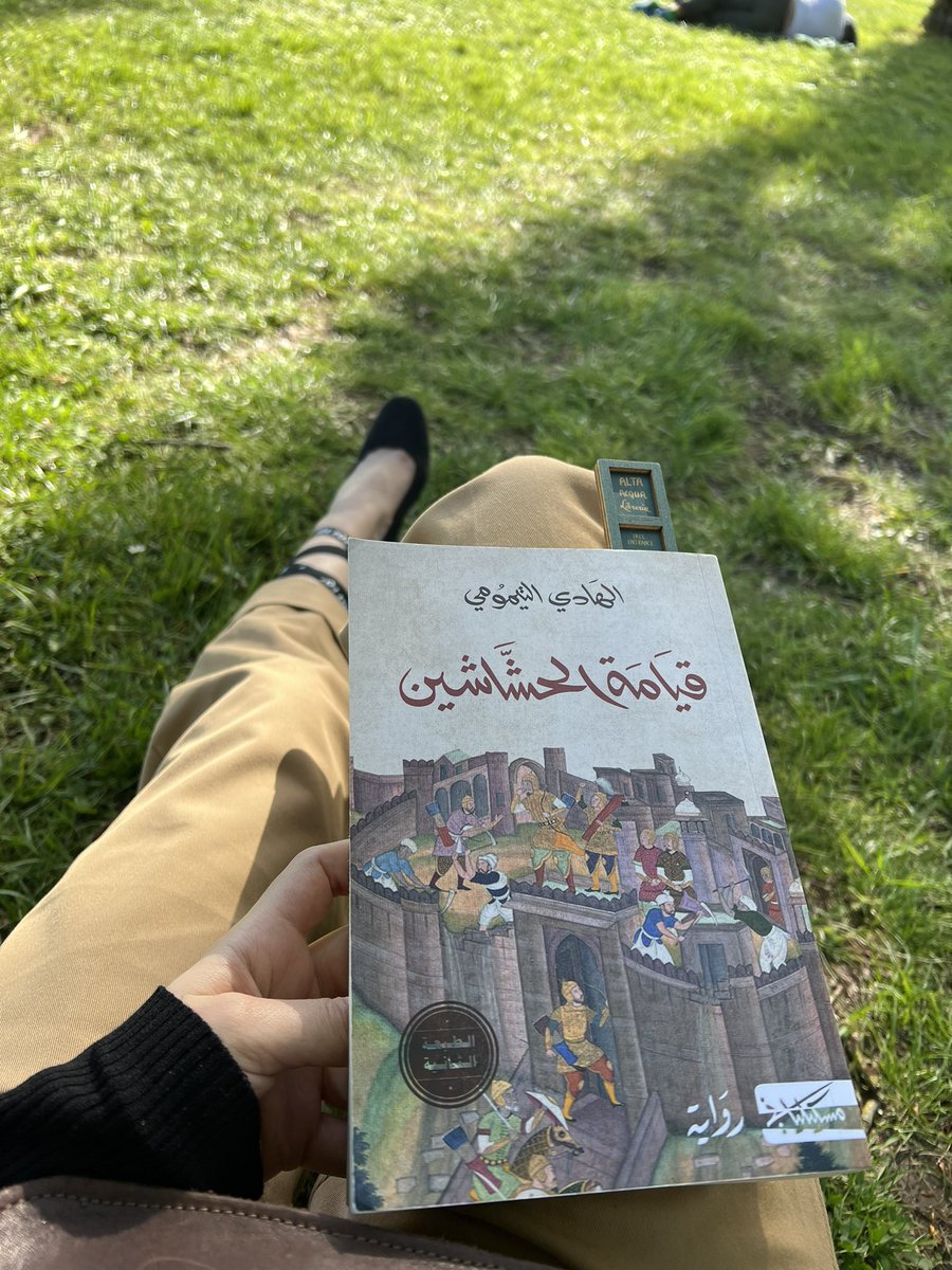 KawtherJarray's tweet image. رواية رائعة📍، لا تسطيع ان تعرف هل أنت تلتهم صفحات الكتاب أم صفحات الكتاب هي التي تلتهمك. 
شكرا #الهادي التيمومي على هذه القراءة الممتعة 📚📚📖