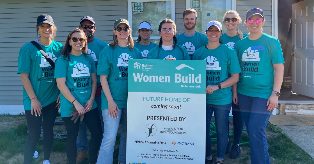 H4HHuronValley's tweet photo. High fives to the employees of Gentherm for joining us the last 2weeks to help build the shed (and many other projects!) at one of our Women Build homes! The company also sponsored the build, helping us cover costs of materials -- thank you!! #WomenBuildWednesday #HabitatPartners https://t.co/lQqW1hVNV8
