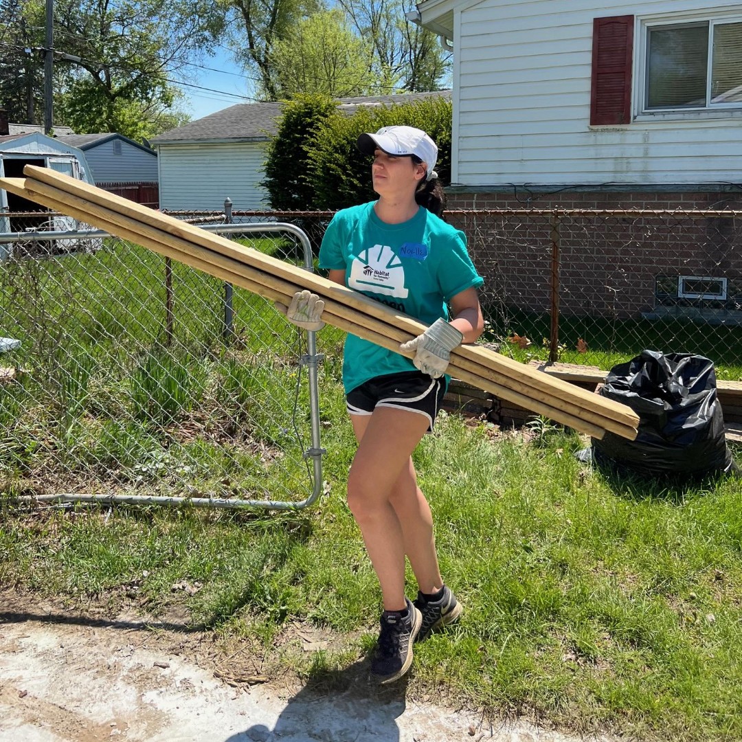 H4HHuronValley's tweet photo. High fives to the employees of Gentherm for joining us the last 2weeks to help build the shed (and many other projects!) at one of our Women Build homes! The company also sponsored the build, helping us cover costs of materials -- thank you!! #WomenBuildWednesday #HabitatPartners https://t.co/lQqW1hVNV8