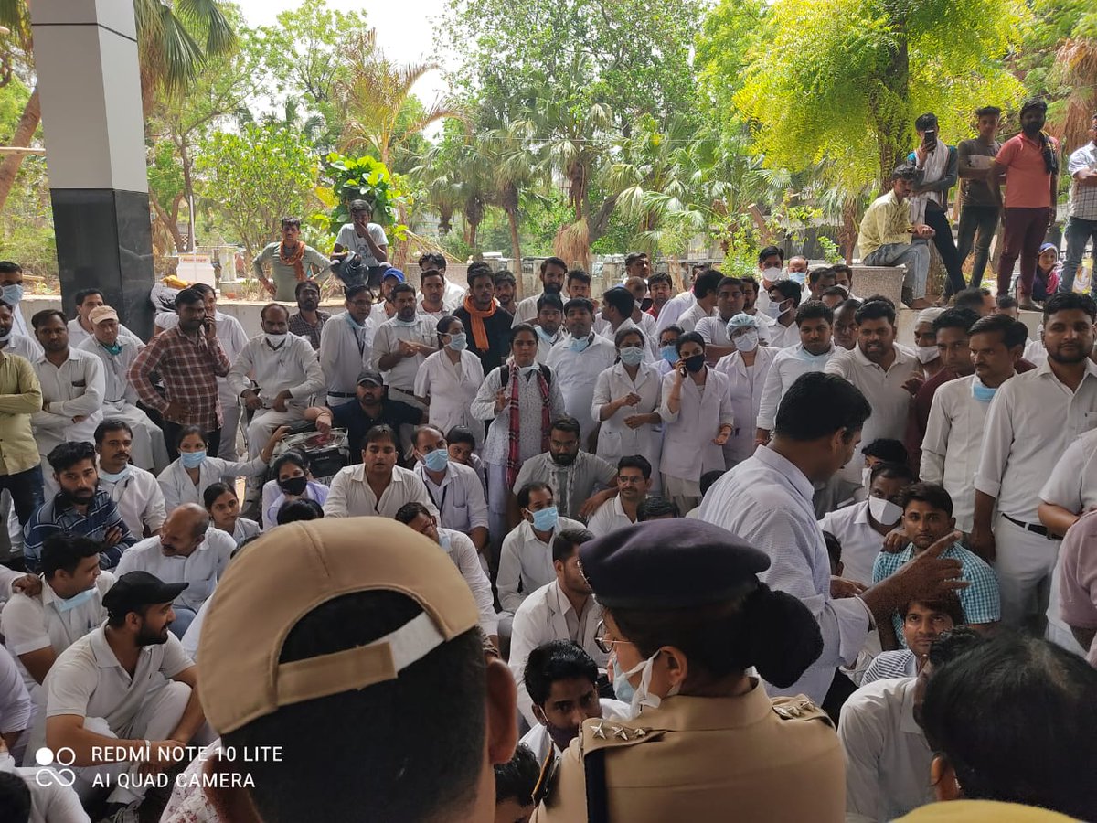 अजमेर सरकारी अस्पताल में रात्रि समय में शराब के नसे में पाये गये डॉक्टर के द्वारा की गयी महिला नर्स के साथ हुई अभद्रता की घटना बेहद निंदनीय हैं <a href="/PoliceRajasthan/">Rajasthan Police</a> , <a href="/AjmerpoliceR/">Ajmer Police</a> को इस मामले में तुरंत एक्शन लेना चाहिए। <a href="/RajPoliceHelp/">Rajasthan Police HelpDesk</a> <a href="/ashokgehlot51/">Ashok Gehlot</a> <a href="/RajCMO/">CMO Rajasthan</a> <a href="/DCAjmer/">Divisional Commissioner, Ajmer</a>