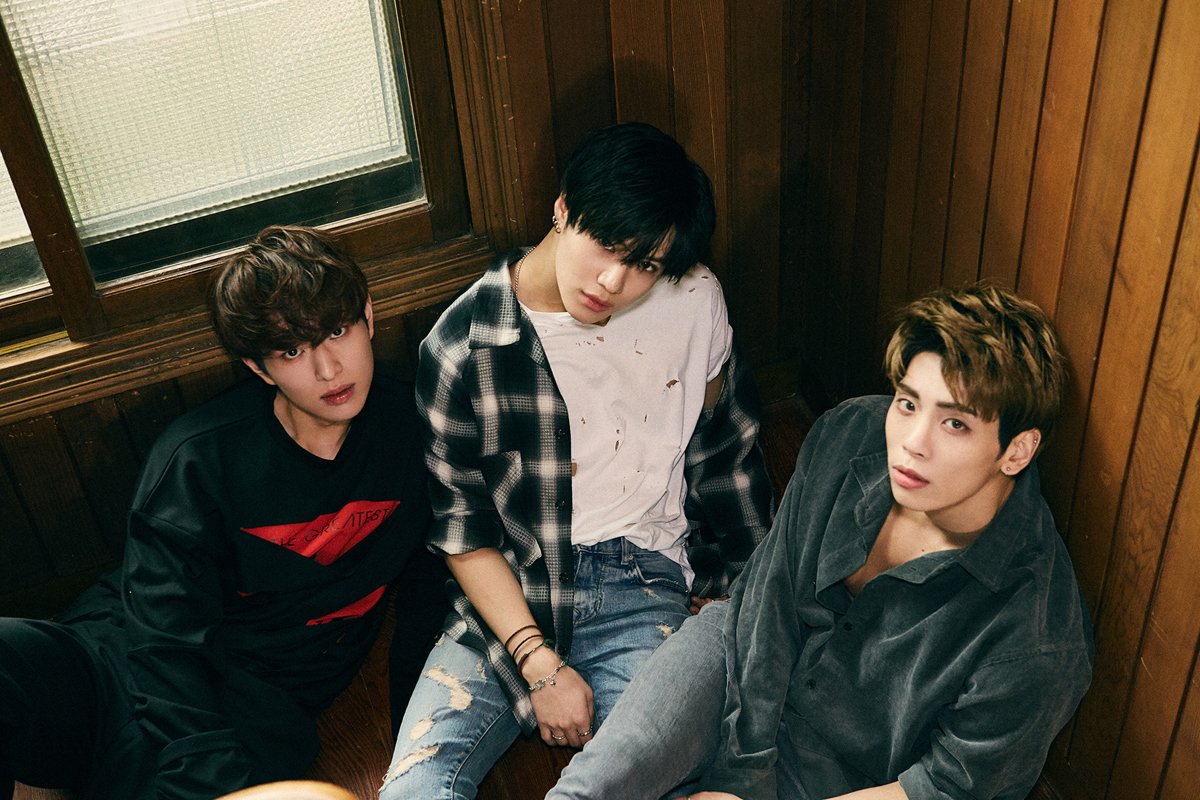 jonghyunzone's tweet photo. 맞아,  우리는 언제나 함께이니.
다섯 그리고 우리.
항상 그립고, 그립고, 그립다.
축하해 우리 샤이니
#샤이니와_열네번째_봄 
#14thSHINeeDay 
#SHINee14anniversary
#14년째_빛나는_샤이니
#Happy_14th_SHINeeDay https://t.co/qM7nLYsTiy