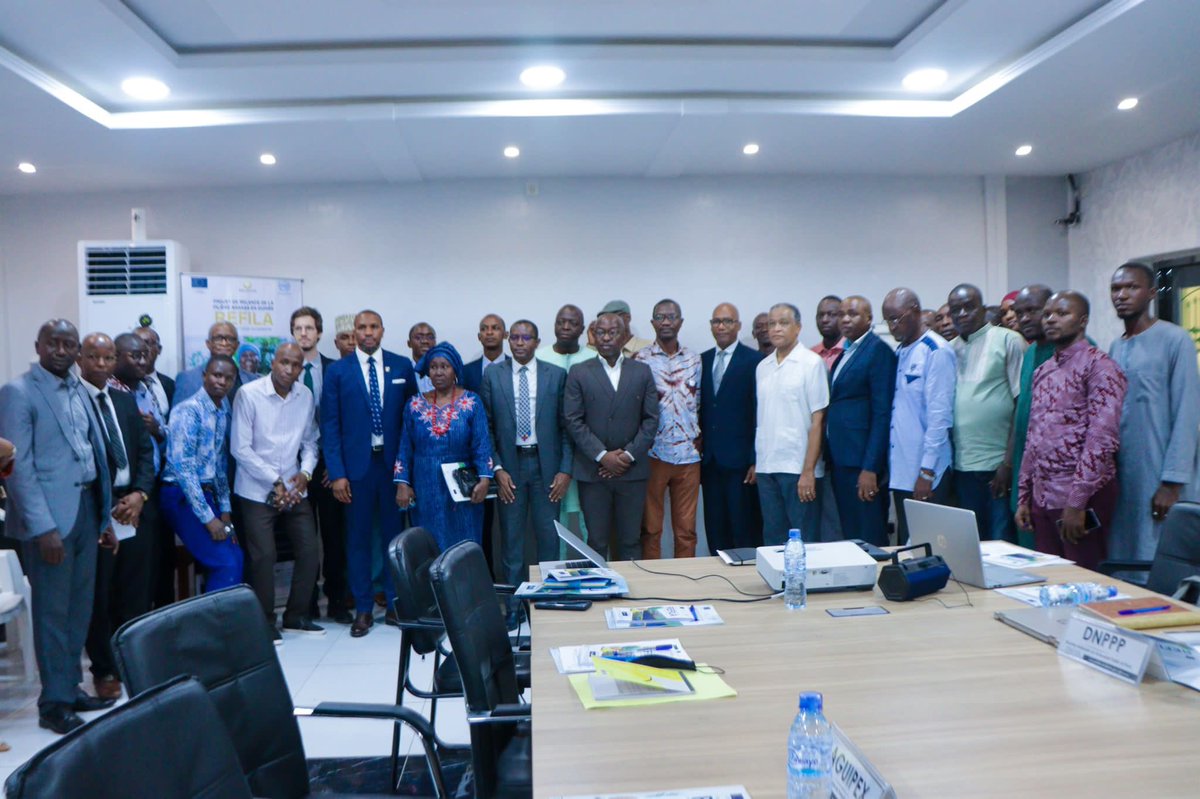 UNIDO_Guinea's tweet photo. Formation et partage d’expérience sur formulation et processus de politique industrielle. Lancement, ChefCab Ministère Industrie et Rep. Pays ONUDI, Mr. Ansoumane Berete @ansberete.
Formulation prochaine nouvelle politique industrielle de la #Guinee.
#industrie @WACOMP_Guinea https://t.co/YQbq7OinJn