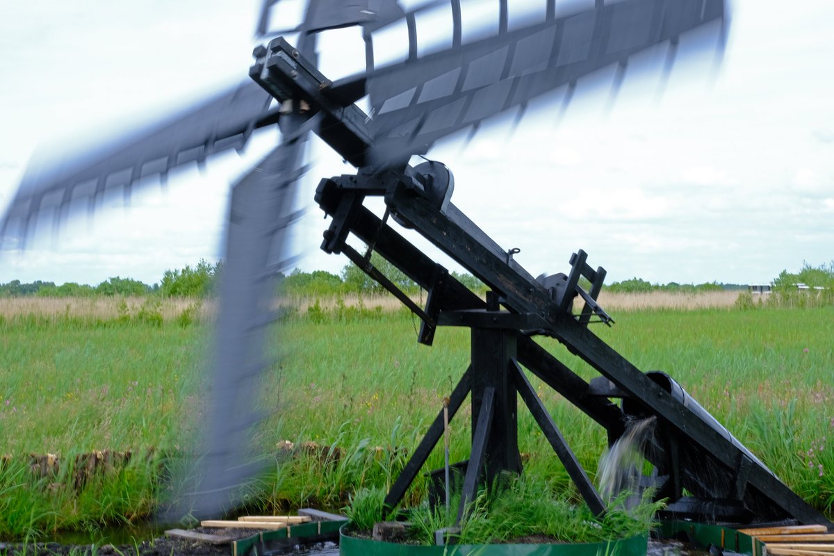 De tjasker draait weer en bevloeit zo het rietland weer bij #BCDeWieden aan het Beulakerpad in Sint Jansklooster. <a href="/mathiska/">boswachter mathiska</a>