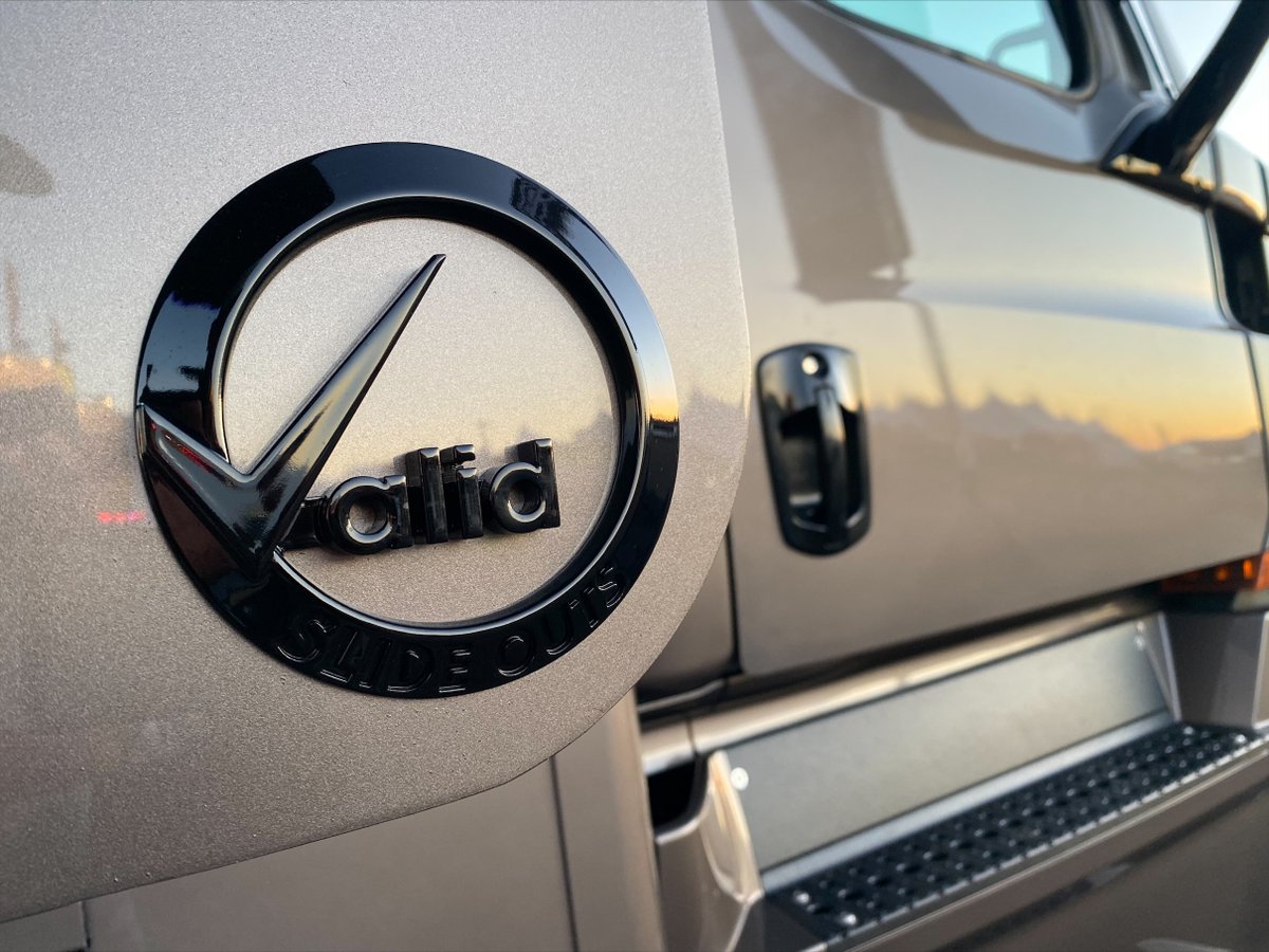 ValidManufactu1's tweet photo. Keep an eye out for the new Valid Slide Out decal installed on 1492 Coachworks Super C Luxury Coaches! #WhatWeDoWednesday
#validmfg #luxurycoaches #motorcoach #luxuryrv https://t.co/83RrQzoB57