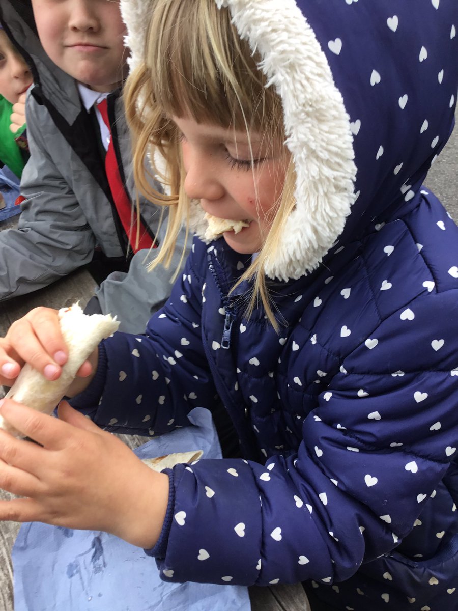 Class Oaks moved onto the guided make phase of their portable snacks this afternoon. Three children tried wraps for the first time today. Well done.
